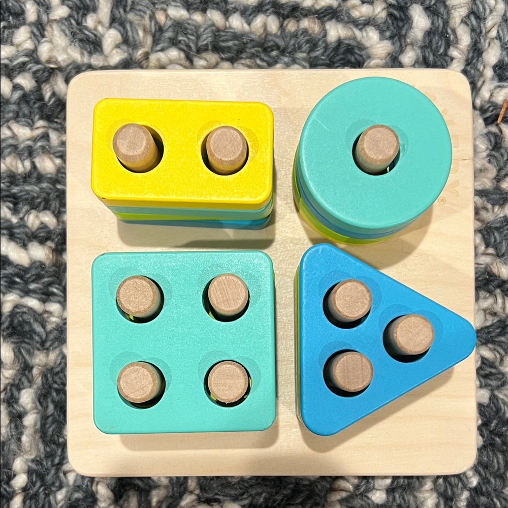 NWOT Lovevery Colorful Wooden Shape Sorting Toy